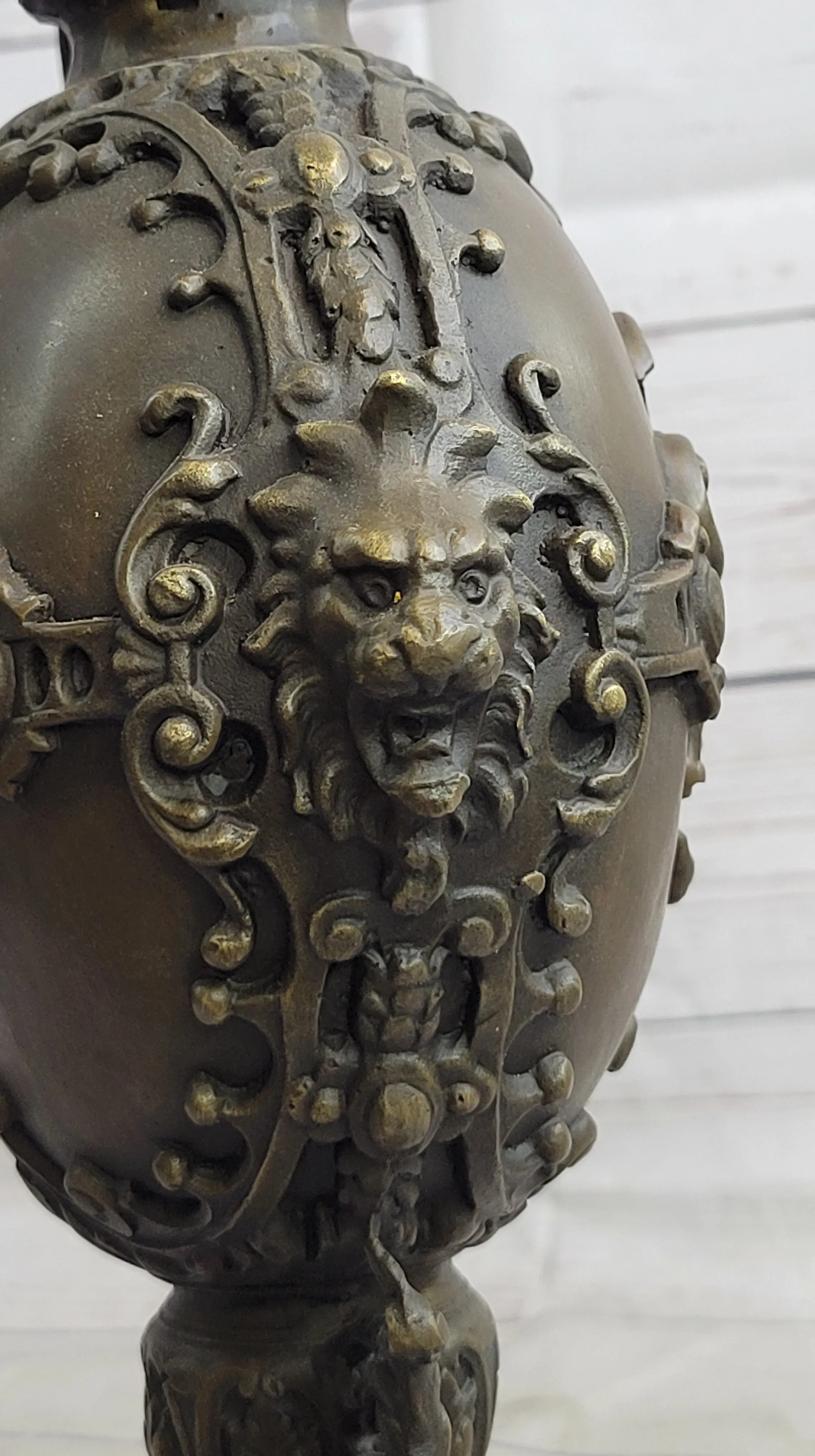 Bronze Royal Lion Griffin King Urn Statue Vase Fantasy Animal Sculpture Statue